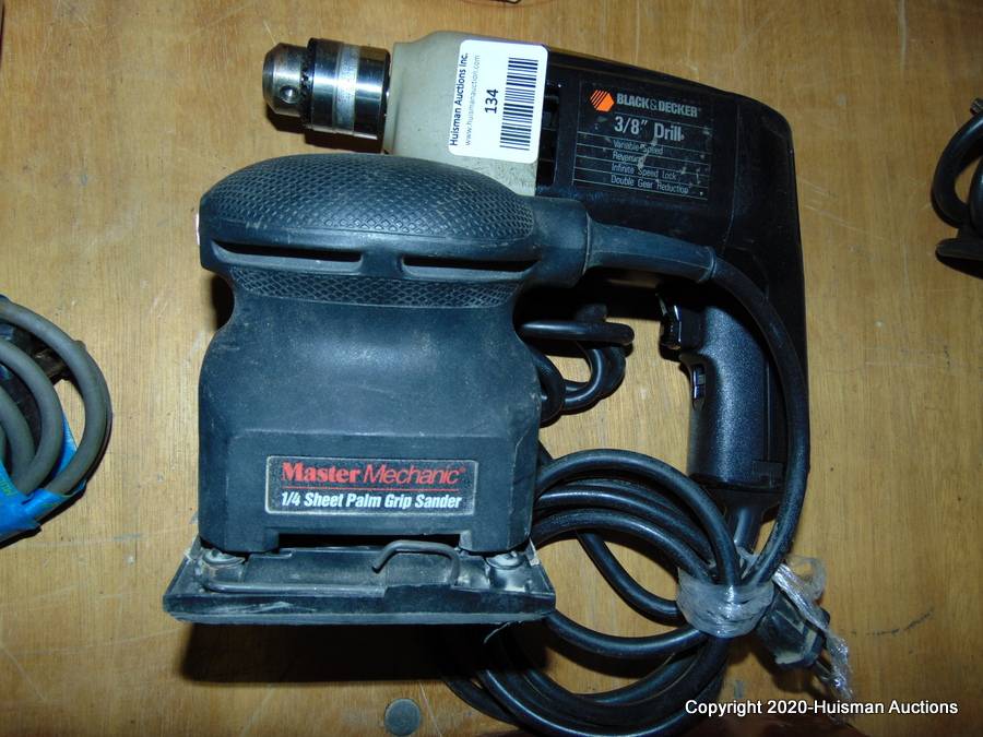 Image of Black & Decker TV700 electric sander