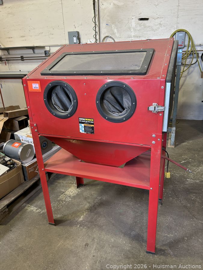 Central Pneumatic 40 lb Floor Blast Cabinet